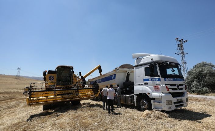 Sincan Belediyesi çiftçilerin yüzünü güldürüyor