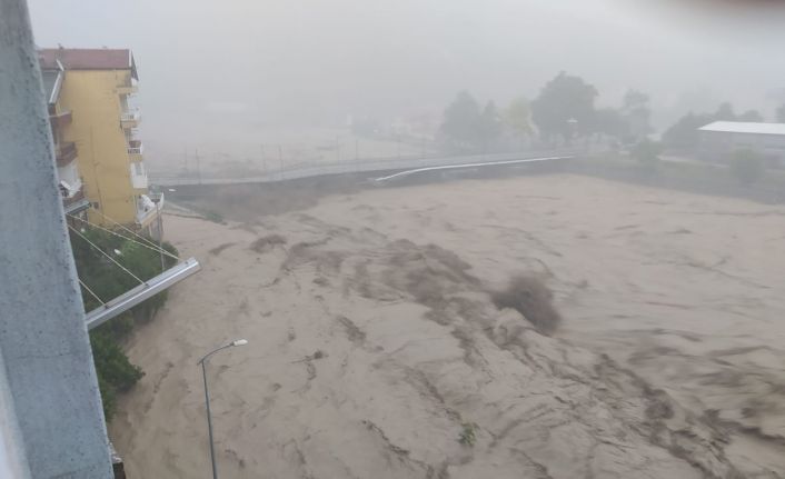 Sinop’ta sel: Ayancık Çayı taştı