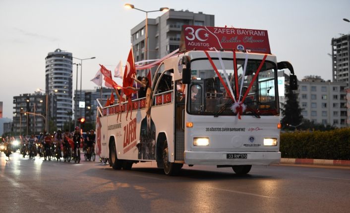 Yenişehir caddeleri bayram coşkusuyla aydınlandı