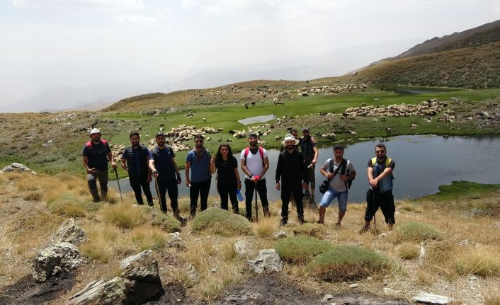 Yüksekovalı dağcılar Erdanis göllerini gezdi