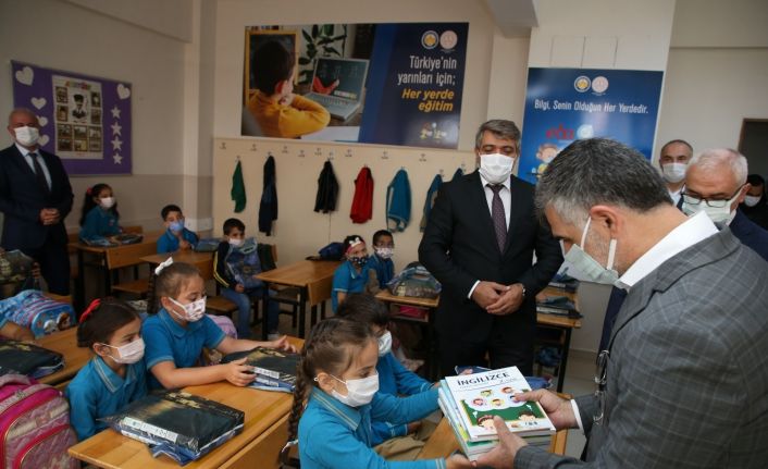 İlk ders zili çaldı, Sultanbeyli’de öğrenciler ders başı yaptı