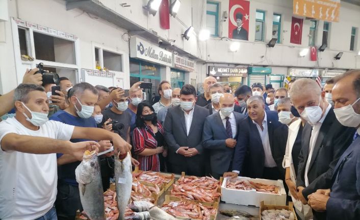 İzmir’in balık halinde bereket var