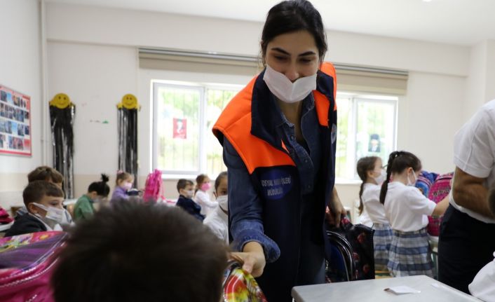 Kırtasiye setleri bu yıl da Gemlik Belediyesi’nden