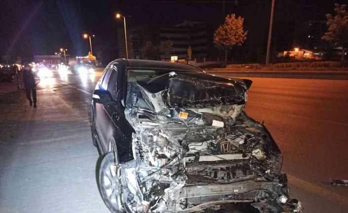 Ankara’da otomobilin çarptığı kamyonet takla attı: 1 yaralı