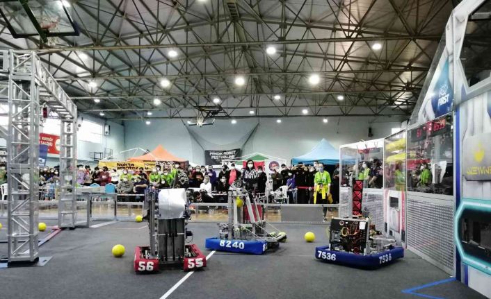 Basketbolcu robotlar Pendik’te sahaya çıktı