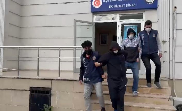 Bonzai paketlerken polise yakalandılar