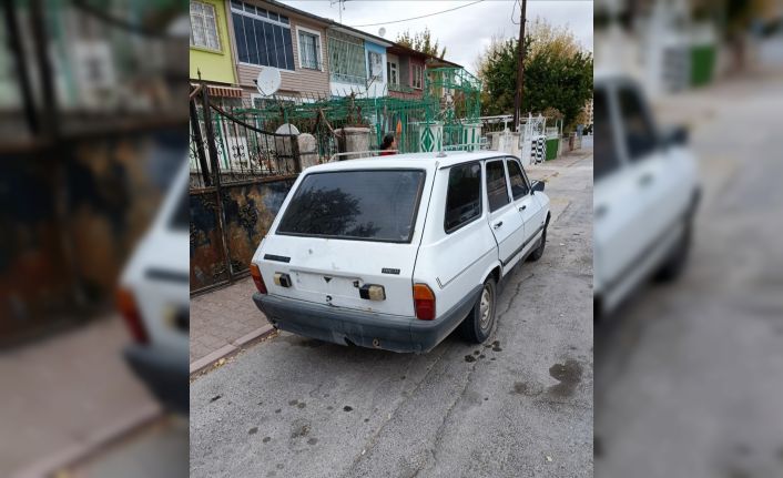 Çaldıkları otomobile binerken yakalandılar