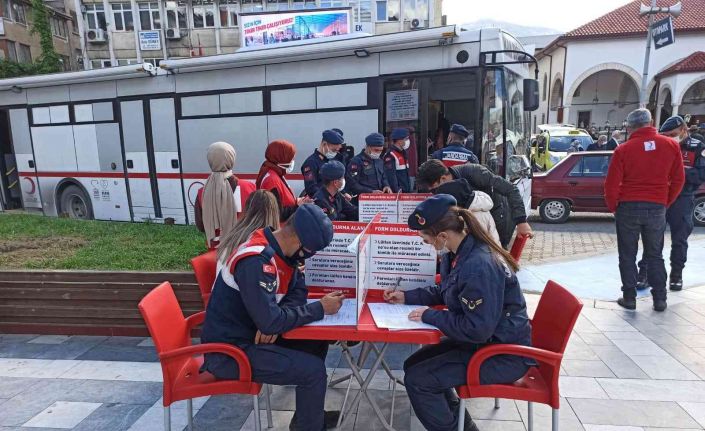 Devrek’te jandarmalar kan bağışında bulundu