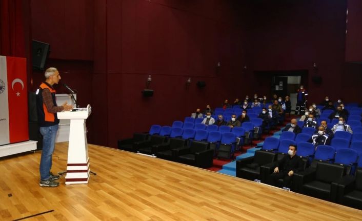 Elazığ’da belediye personeline afet eğitimi semineri