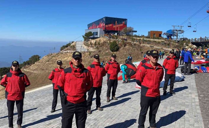 Jandarma hava oyunlarındaki kazalara anında müdahale ediyor