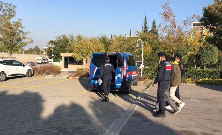 Manisa’da 2 camiden 61 halı çalan şüpheliler tutuklandı