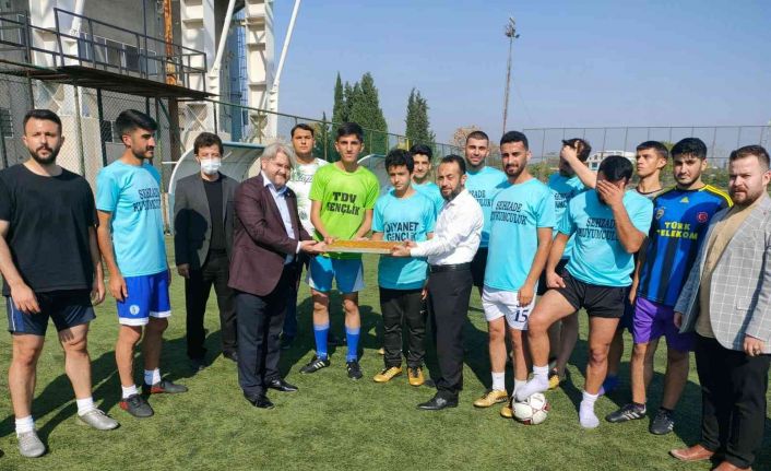 Müftü Soykök’ten futbolculara baklava ikramı