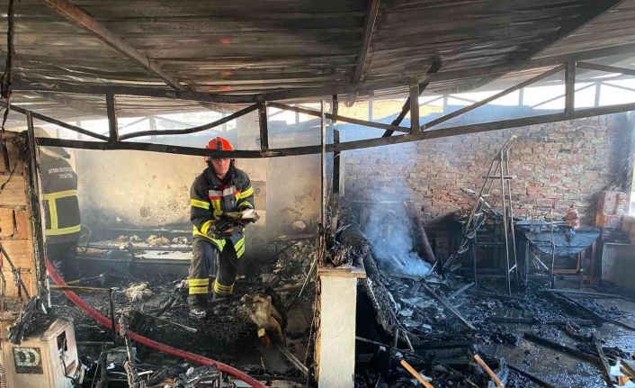 Nazilli’deki çatı yangını korkuttu