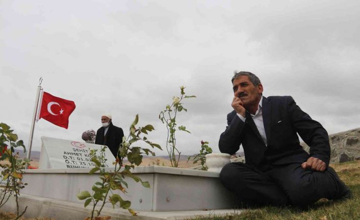 PKK tarafından katledilen 33 kişi mezarları başında anıldı