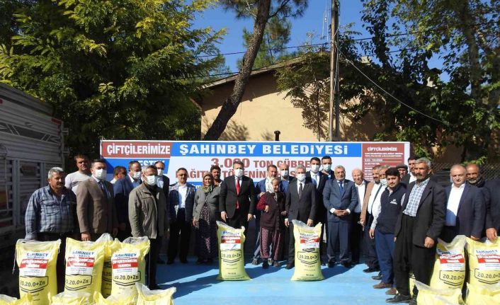 Şahinbey’de çiftçiye 3 bin ton gübre dağıtıldı