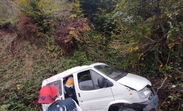 Samsun’da minibüs şarampole yuvarlandı: 1 ölü, 1 yaralı