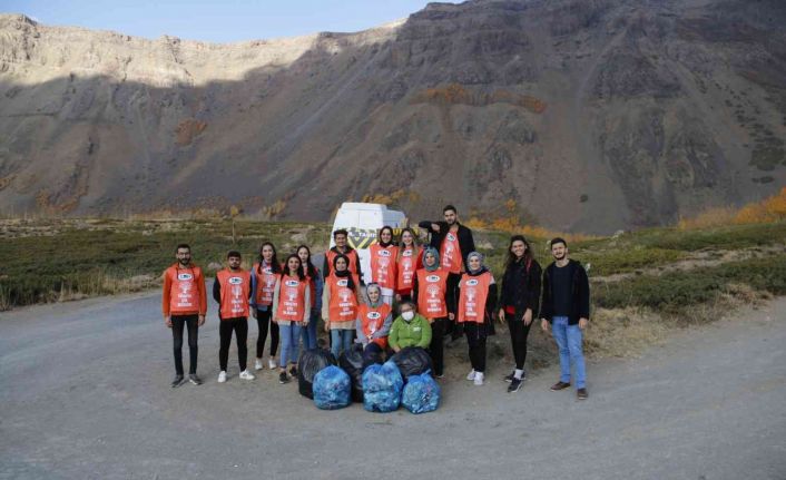 TEMA Bitlis gönüllülerinden Nemrut Kalderasında "Plogging" etkinliği