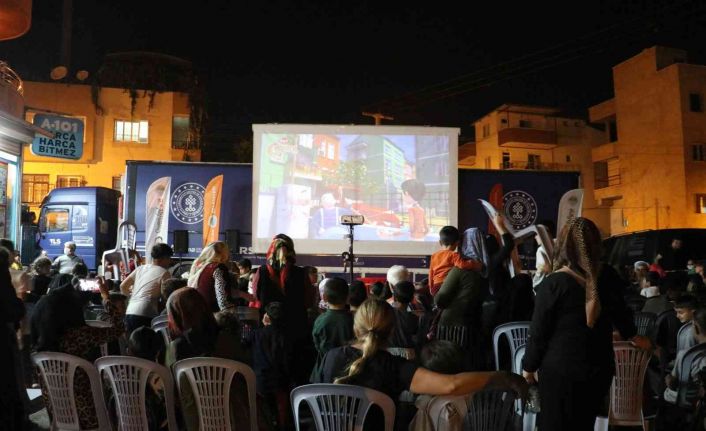 Toroslar’da çocuklar ’gezen sinema’ ile tanıştı