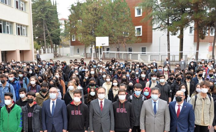 Vali Kızılkaya artık İstiklal Marşı’nı öğrencilerle okuyacak