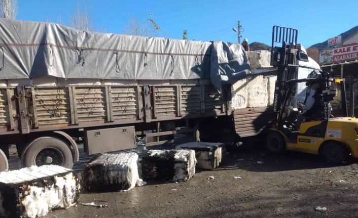 Adıyaman’da pamuk yüklü tır yandı