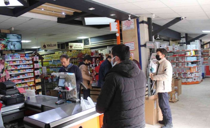 Afyonkarahisar’da yerel market zinciri birçok üründe indirime gitti