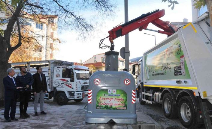 Akşehir Belediyesinden bir ilk daha yeni nesil çöp konteynerleri hizmette