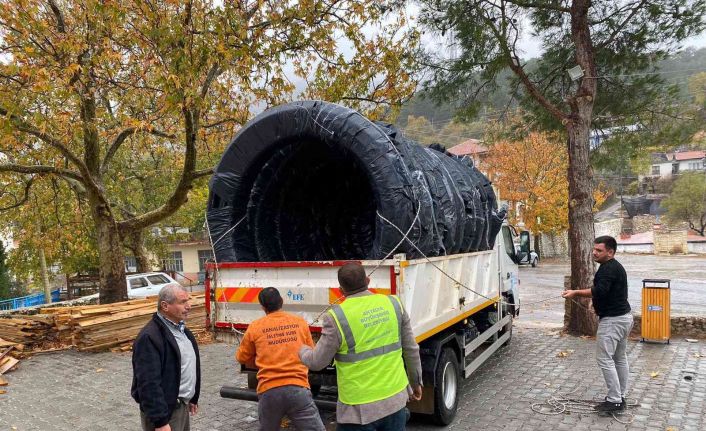 Aksekili üreticiye 2 bin 100 metre boru yardımı