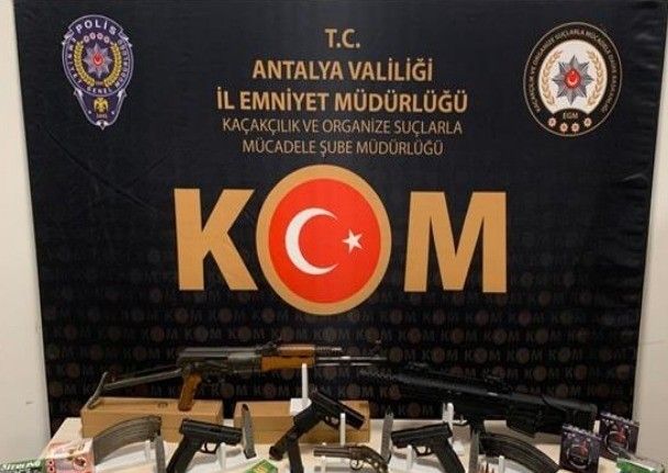 Antalya’da yasadışı silah ticareti operasyonu: 4 gözaltı