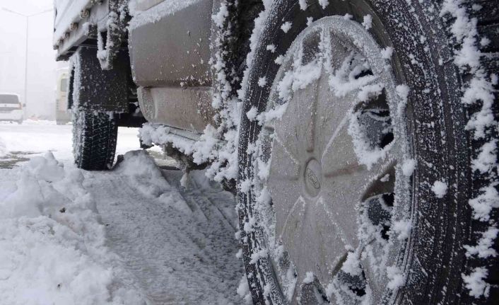 Ardahan dondu, Göle’de hava sıcaklığı eksi 25,5’i gördü