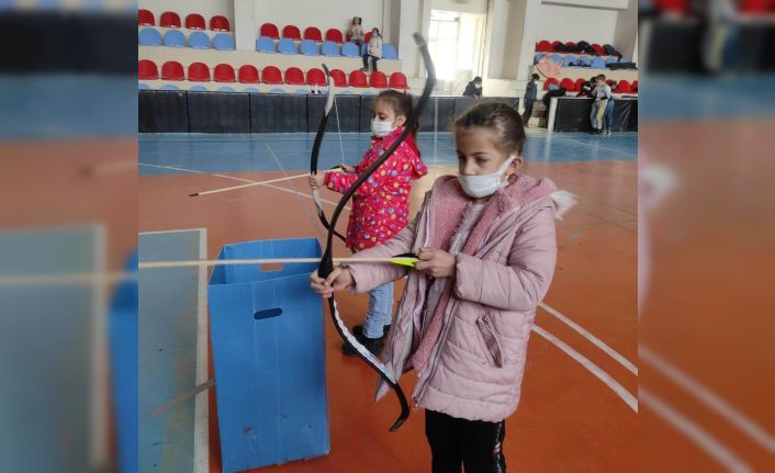 Aslanapa’da Geleneksel Türk Okçuluğu kursu açıldı