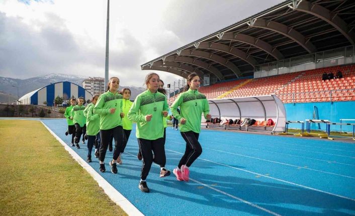 Atletizmde tüm dereceler Talas’ın