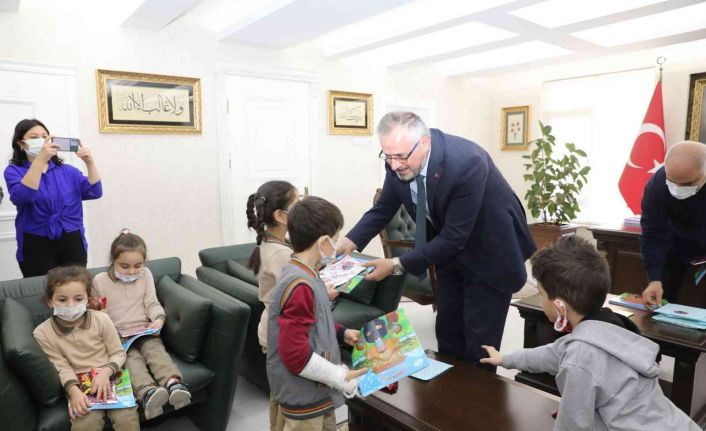 Başkan Hamit Kılıç minik yürekleri ağırladı