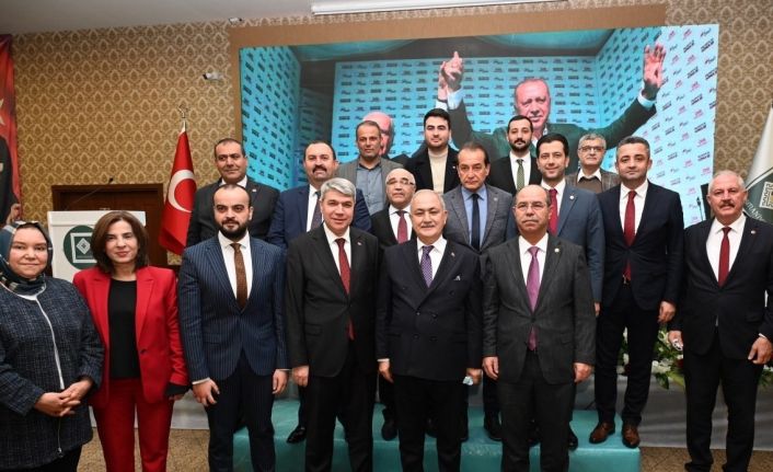 Başkan Kara, AK Parti’lilere projelerini anlattı