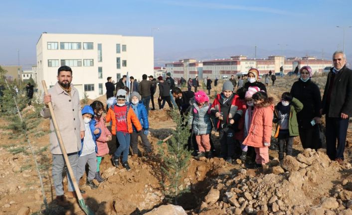 Betül Dürgen Hatıra Ormanı’na 250 fidan