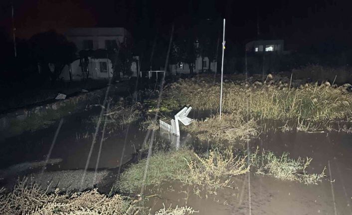 Bodrum sağanak yağışa teslim oldu