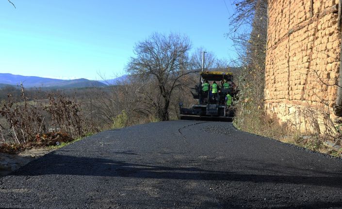 Büyükşehir’in asfalt çalışmaları Pamukova’da devam ediyor