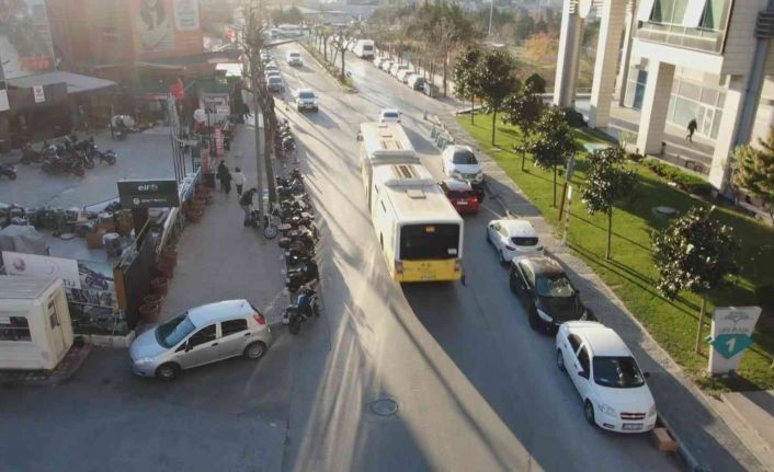 Caddeyi motosiklet sergisine çevirdiler, trafik çileye dönüştü