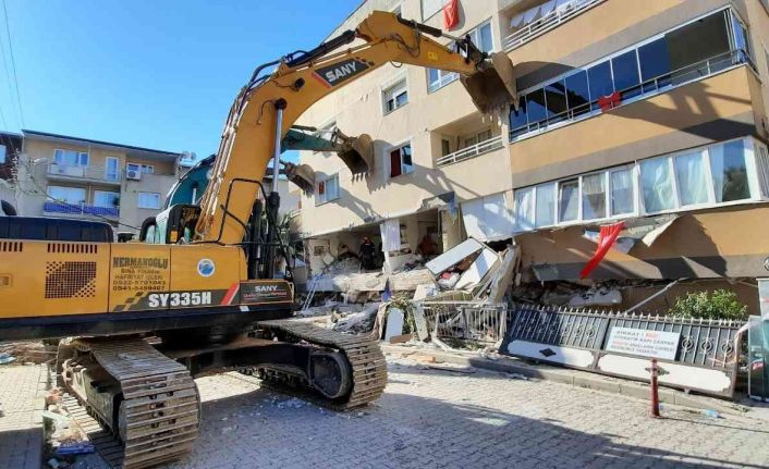 Depremde 10 kişinin yaralandığı siteyle ilgili 3 sanık yargılanacak