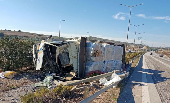 Devrilen kamyonun sürücüsü yaralandı