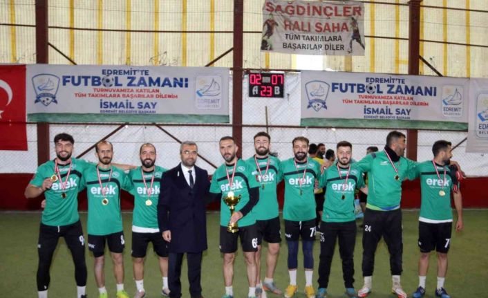 Edremit’te ‘Geleneksel Mahalleler Arası Futbol Turnuvası’ sona erdi