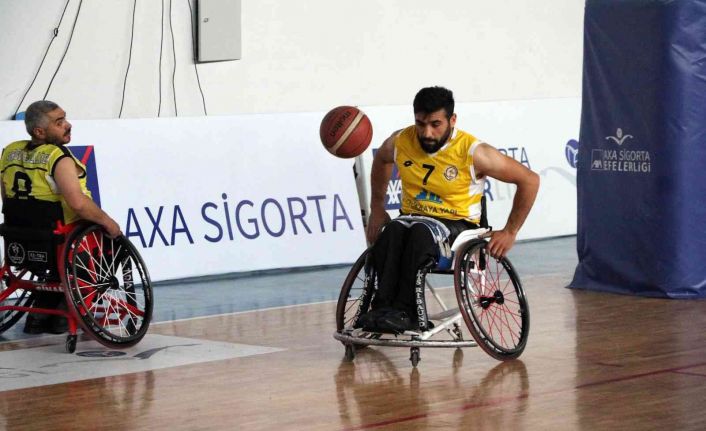 Engelleri basketbol oynayarak aşıyorlar