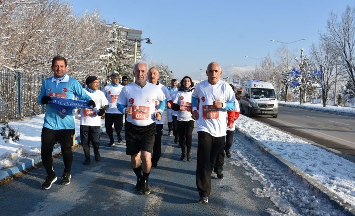 Engelliler için eksi 5 derecede koştular