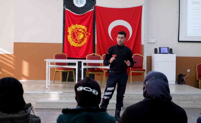 Ev hanımlarına itfaiyeden yangın eğitimi