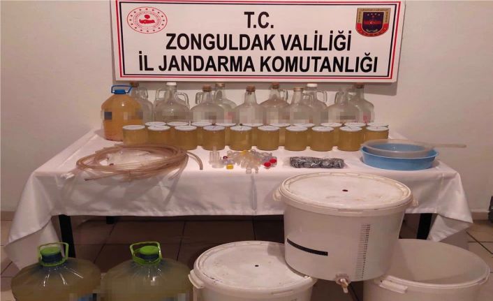 Evinde sahte alkol imal eden şahıslar yakalandı