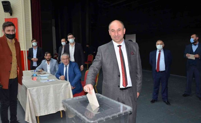 Fatsa Oto Galericiler Derneği’nde mevcut başkan güven tazeledi