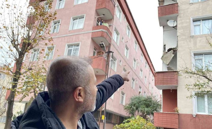 Güngören’de bir binanın 3’üncü katında bulunan balkon çöktü