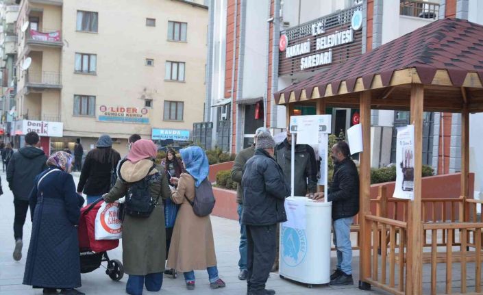 Hakkari Belediyesinden ücretsiz tiyatro bileti dağıtımı