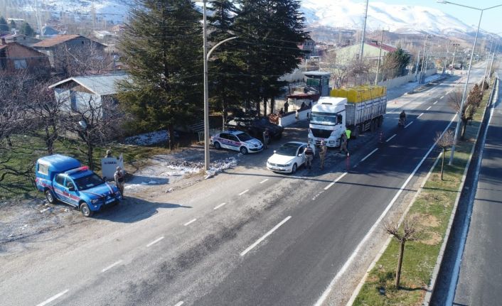 Huzur ve güven uygulamasında jandarmaya yakalandılar