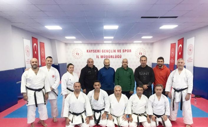 Karate antrenörlerinin 5. kademe  kursları tamamlandı