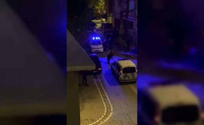 Kardeşinin evini bastı, polis gelince bıçağı kendi boğazına dayadı